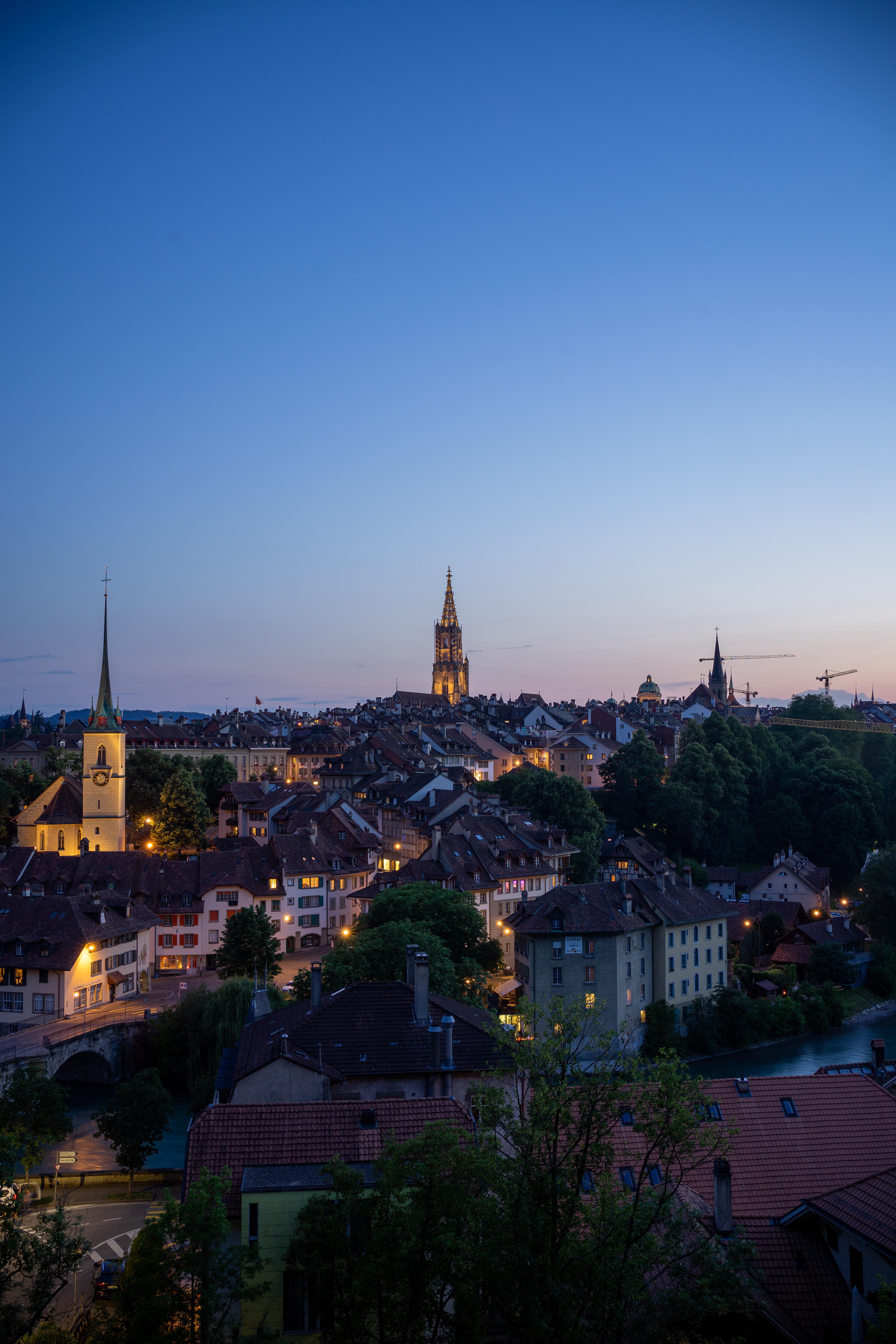 Die Berner Altstadt bei Nacht